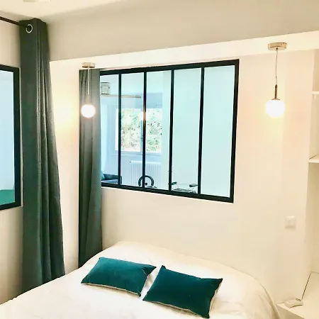 3 Bedrooms Tour Eiffel + Parking Paříž