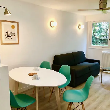 3 Bedrooms Tour Eiffel + Parking
