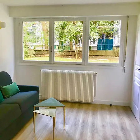 3 Bedrooms Tour Eiffel + Parking Apartment Paris